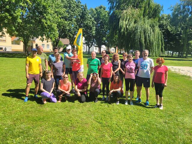 "Bewegt im Park": Der Fitness-Club Borištof bietet bis Ende August kostenlose Bewegungseinheiten für alle an.  | Foto: Fitness-Club Borištof