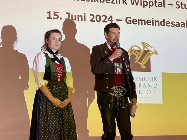 Bezirksobfrau Madeleine Kindl (Musikbezirk Wipptal-Stubai) und Bezirksobmann Franz Niederkofler (Musikbezirk Innsbruck-Land). | Foto: Mair