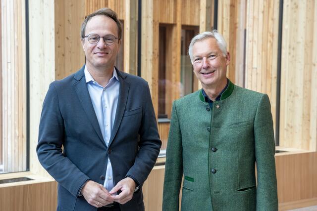 Erfolgsautor Markus Hengstschläger und Hermann Fercher von Lech Zürs Tourismus. | Foto: Lech Zürs Tourismus/Florian Lechner