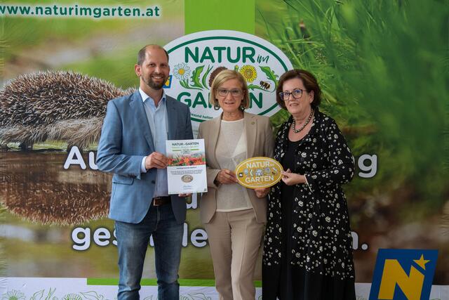 Landeshauptfrau Johanna Mikl-Leitner mit Bürgermeister Thomas Speigner und Vizebürgermeisterin Christine Wessely. | Foto: L. Swatek