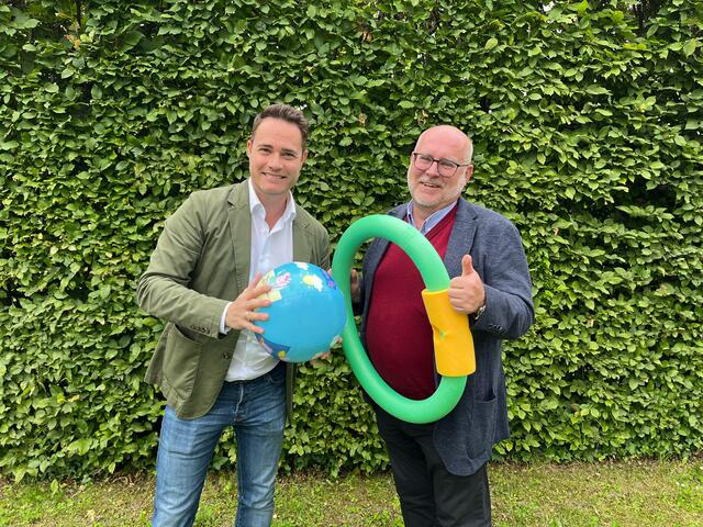 Spielen den Ball an die Rathauskoalition weiter: Georg Schröck-Weikhard und Erich Kickenweitz wollen ein Freibad in St. Peter. | Foto: ÖVP Graz