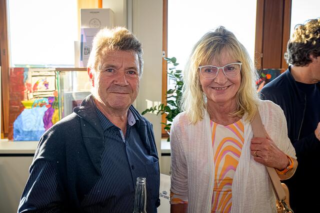 Bei der Silent-Auction in der Welser Skybar Dachgeflüster konnten im Rahmen einer Veranstaltung rund 14.000 Euro Spenden für die Kinderhilfe gesammelt werden. | Foto: Rene Hauser