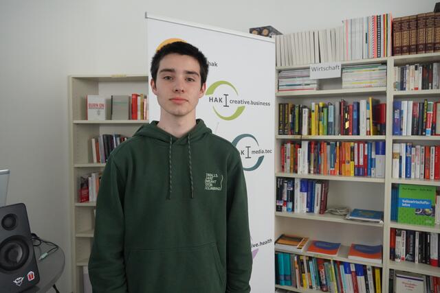 Der Schüler Alejandro Zimmermann zeigte sich begeistert vom Projekt an der HAK I in Salzburg. | Foto: Emanuel Hasenauer