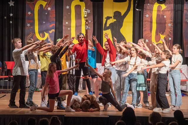 Coco ist der Stern der Musikwelt und die Schüler reißen sich um Coco. | Foto: Philipp Stangl, MMS Radstadt