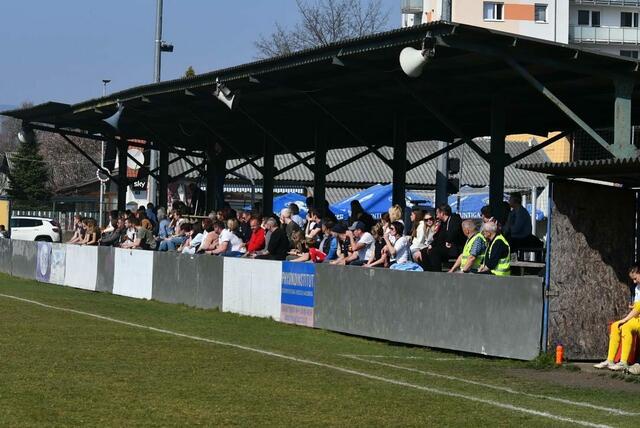 Viele Sportstätten der Grazer Fußballvereine sind in Besitz der Stadt und in die Jahre gekommen. Notwendige Erneuerungen lassen auf sich warten.  | Foto: LUV Graz
