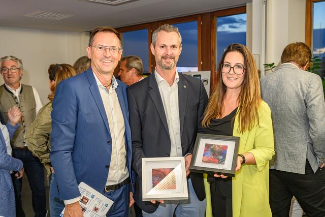 Bei der Silent-Auction in der Welser Skybar Dachgeflüster konnten im Rahmen einer Veranstaltung rund 14.000 Euro Spenden für die Kinderhilfe gesammelt werden. | Foto: Rene Hauser