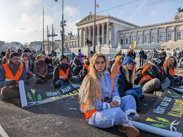 Die Letzte Generation kennt man vor allem von Straßenaktionen. Aber auch auf dem Donauinselfest wollen sie jetzt protestieren. | Foto: Letzte Generation