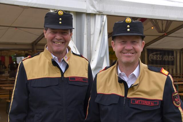 Landesfeuerwehrkommandant-Stellvertreter Hannes Mayr und Bezirks-Feuerwehrkommandant Martin Mitterer (v. li.). | Foto: Johanna Bamberger
