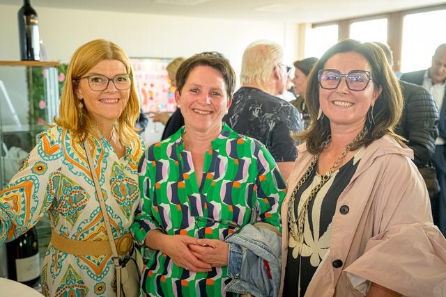 Bei der Silent-Auction in der Welser Skybar Dachgeflüster konnten im Rahmen einer Veranstaltung rund 14.000 Euro Spenden für die Kinderhilfe gesammelt werden. | Foto: Rene Hauser