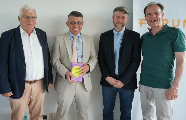 Beim Themenabend "Ukraine, was nun?" v.l.n.r. DI Werner Hermeling, Universitätsprofessor Dr. Gerhard Mangott, Mag. Philipp Jurenich, Pfarrer Mag. Gabriel Kozuch | Foto: Andrea Glatzer