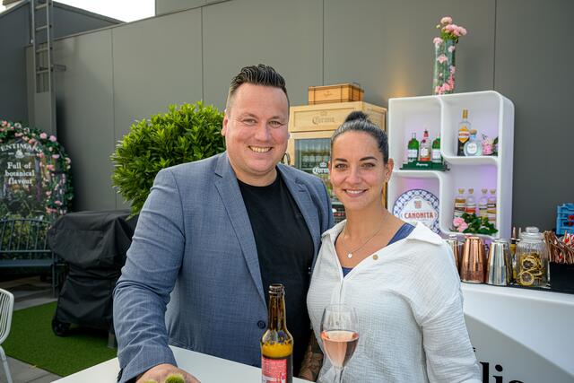 Bei der Silent-Auction in der Welser Skybar Dachgeflüster konnten im Rahmen einer Veranstaltung rund 14.000 Euro Spenden für die Kinderhilfe gesammelt werden. | Foto: Rene Hauser