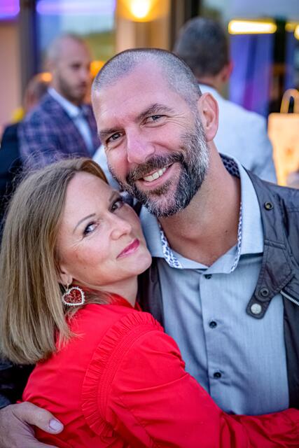 Bei der Silent-Auction in der Welser Skybar Dachgeflüster konnten im Rahmen einer Veranstaltung rund 14.000 Euro Spenden für die Kinderhilfe gesammelt werden. | Foto: Rene Hauser