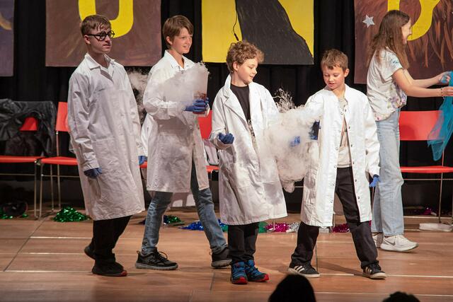 Die Schüler versetzten das Publikum ins Staunen. | Foto: Philipp Stangl, MMS Radstadt