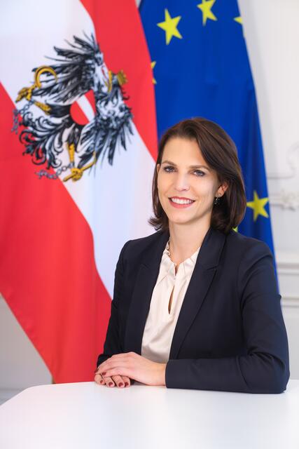 Verfassungsministerin Karoline Edtstadler: "Weil gerade die regionale Berichterstattung in einer lebendigen Demokratie unverzichtbar ist, um die Vielfalt und Meinungsfreiheit zu gewährleisten.“ | Foto: Roland Ferrigato