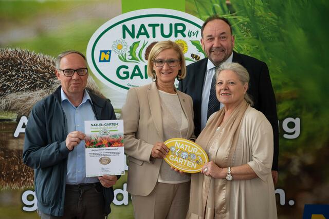 Landeshauptfrau Johanna Mikl-Leitner mit Geschäftsführendem Gemeinderat Bernhard Rainer, Bürgermeister Andreas Arbesser und Geschäftsführender Gemeinderätin Ingeborg Treitl.