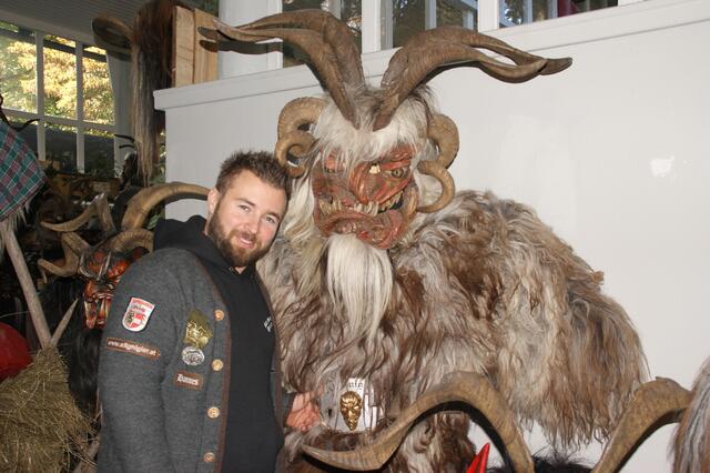 Die Leidenschaft für die Welt der Krampusse und Perchten wurde Hannes Brugger bereits in die Wiege gelegt.  | Foto: Lisa Gold