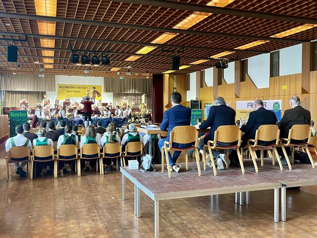 Beim Konzertwertungsspiel herrschte volle Konzentration und spürbare Anspannung im Saal.  | Foto: Mair