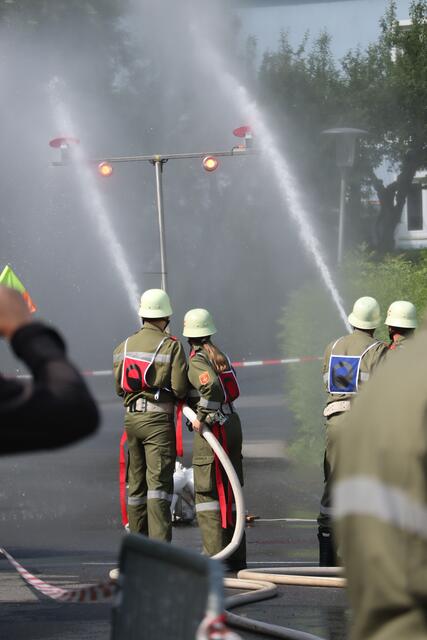 Alle Blicke sind zu diesem Zeitpunkt auf die Uhr gerichtet. | Foto: BFKDO Villach-Land