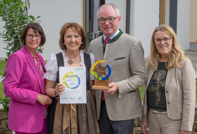 Vereinsobfrau NÖ Dorf und Stadterneuerung Maria Forstner, Dorfheldin Ilse Gritsch, LH-Stellvertreter Stephan Pernkopf und Landesrätin Ulrike Königsberger-Ludwig. | Foto: Erich Marschik