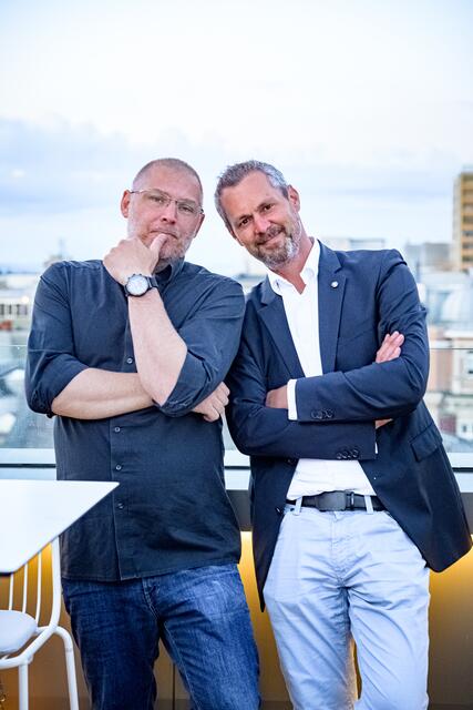 Bei der Silent-Auction in der Welser Skybar Dachgeflüster konnten im Rahmen einer Veranstaltung rund 14.000 Euro Spenden für die Kinderhilfe gesammelt werden. | Foto: Rene Hauser