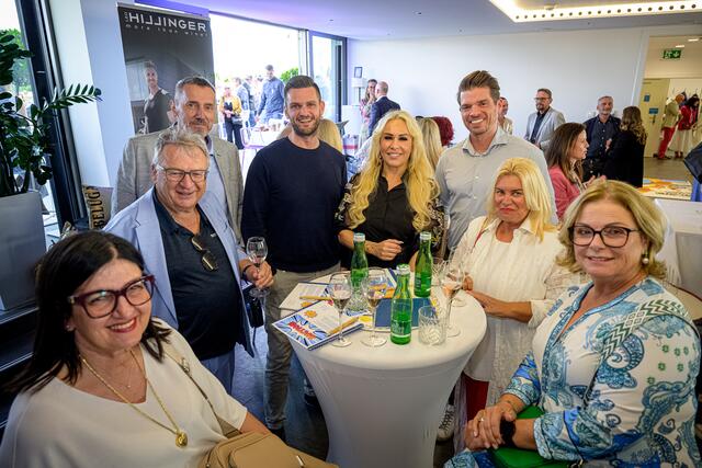 Bei der Silent-Auction in der Welser Skybar Dachgeflüster konnten im Rahmen einer Veranstaltung rund 14.000 Euro Spenden für die Kinderhilfe gesammelt werden. | Foto: Rene Hauser