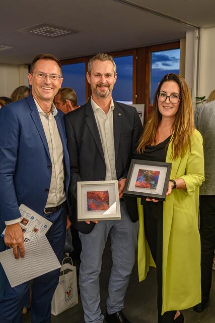 Bei der Silent-Auction in der Welser Skybar Dachgeflüster konnten im Rahmen einer Veranstaltung rund 14.000 Euro Spenden für die Kinderhilfe gesammelt werden. | Foto: Rene Hauser