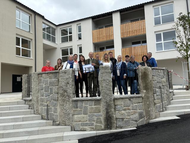 Die neuen Mieter freuen sich auf das Leben im neuen Ortszentrum in Waxenberg. | Foto: Gemeinde