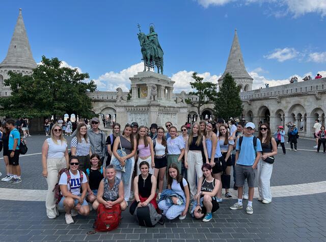 Das Erasmus-Programm machts möglich: Schüler/innen der HLW FW Kufstein, aus Ungarn und Deutschland erkundeten magyarische Kultur, Städte und Landschaften.  | Foto: HLW FW Kufstein