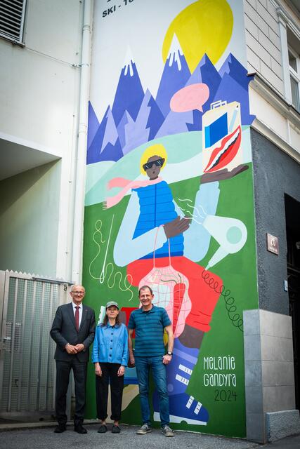 Vor kurzem wurde dieses Mural in Wilten eingeweiht. Im Bild: (v.l.) LH Anton Mattle, Künstlerin Melanie Gandyra und Hansjörg Wolf (Obmann des Marketingkreis Wilten West und Inhaber von Sport Wolf) | Foto: Elisabeth Fitsch