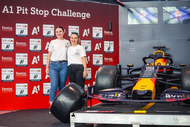  Insgesamt traten 14 Zweier-Teams für verschiedene Medien aus weit über 1000 Bewerbungen gegeneinander an. | Foto: GEPA pictures / A1 Pit Stop Challenge