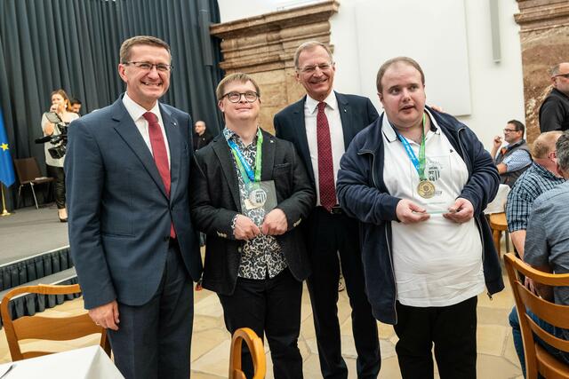 Von links: Markus Achleitner, Michael Pendlmayr, Thomas Stelzer und Peter Stech. | Foto: Land OÖ