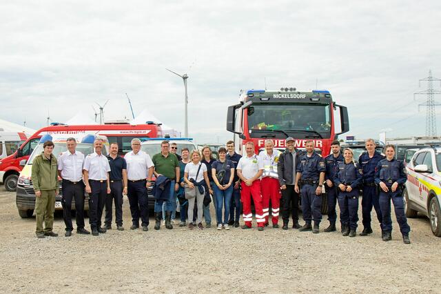 Die gute, "nahezu perfekte" Zusammenarbeit der Einsatzkräfte und der diversen Organisationen wie Behörde, Rotes Kreuz, Polizei und Security wurde von der Feuerwehr besonders betont. | Foto: Bgld. Landesmedienservice