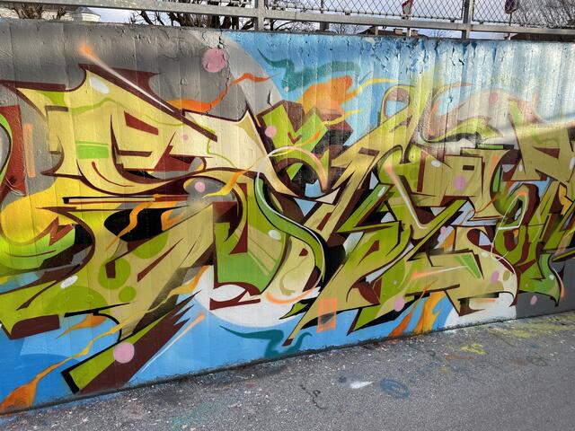 Die Innsbrucker Graffiti-Szene kann an ausgewählten Wänden gelebt werden. | Foto: Michael Steger