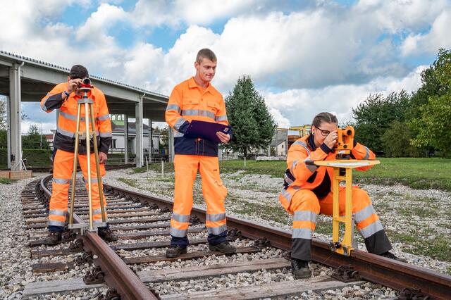 Im Gleisbau gibt es noch freie Lehrstellen für das kommende Lehrjahr. | Foto: ÖBB Fritscher