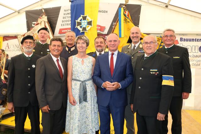 v.li.n.re.: Johann Müller (ÖKB Präsidium), Gerhard Penz (Ortsverband Reith), Harald Leopold (Bgm. Langenlois), Franz Popp (LPD NÖ), Abgeordnete zNR Martina Diesner-Wais ,Hans Ebner (RK NÖ), BM Gerhard Karner, Brigadier Reinhard Kraft, Präsident Josef Pfleger und Hauptbezirksobmann Manfred Haindl | Foto: ÖKB