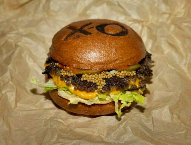 Wer einen richtig köstlichen Burger möchte, muss in Margareten oder am Neubau nicht lang suchen: XO Grill wurde von der Reiseplattform "Big 7 Travel" zum besten Burgerladen Europas gekürt. | Foto: Liz Perdacher