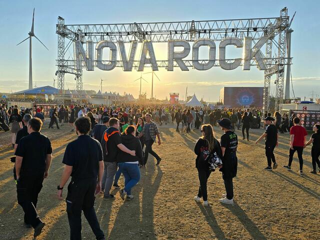 Eingang zum Nova Rock bei Tag. | Foto: Bgld. Landesmedienservice