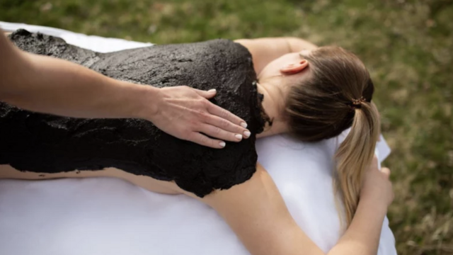 Das Bad Großpertholzer Heilmoor wirkt entzündungshemmend und schmerzlindernd. | Foto: Gesundheitshotel Moorheilbad Bad Großpertholz
