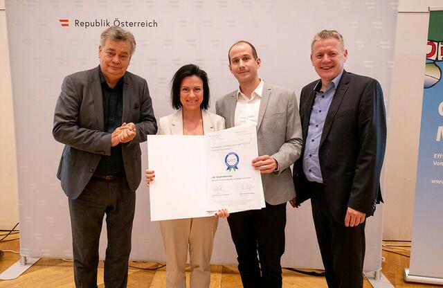 Beata Nemeth nahm die Nominierungsurkunde entgegen. | Foto: BMLV/Daniel Trippolt