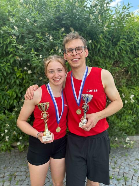 Die Vereinsmeister Sara Palmetzhofer und Jonas Kretschmer  | Foto: Rope Skipping Groß Siegharts
