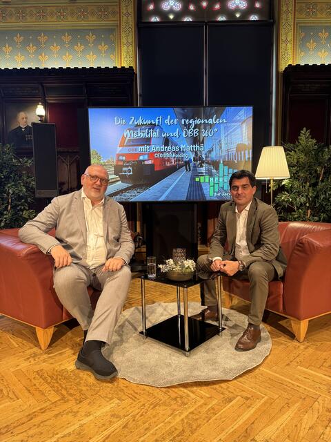 Andreas Matthä, CEO der ÖBB Holding AG und Bürgermeister Christian Gepp im Gespräch über
die Notwendigkeit einer gut ausgebauten und zukunftsweisenden regionalen Mobilität. | Foto: Stadtgemeinde Korneuburg