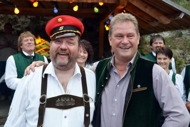 Seinen Fünfziger feierte Gerald Pichowetz in Eppenstein, im Bild mit dem damaligen Bürgermeister Helmut Maurer.  | Foto: Freigassner