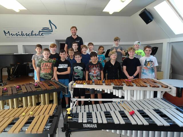 Mit dabei waren Emilio, Theo, Jona, Philip, Florentina, Oscar, Leon, Leonhard, Felix, Daniel, Paul, Lukas, Isak, Ben, Paul, Mischa, Julian und Henry. | Foto: Musikschule Korneuburg