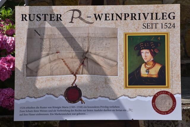 Ruster "R" - Weinprivileg seit 1524  | Foto: Stefan Schneider
