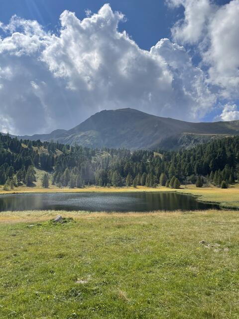 Der kleine Winterleitensee ist der Startpunkt für eine Wandertour auf den Zirbitzkogel.  | Foto: Julia Gerold