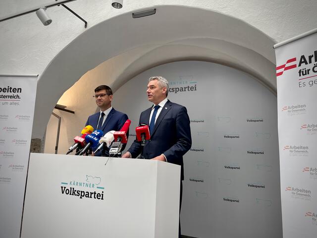 Die Strafanzeige gegen Leonore Gewessler ist für Bundeskanzler Karl Nehammer absolut schlüssig, einen Seitenhieb gegen Herbert Kickl konnte er sich nicht verkneifen. Landeshauptmannstellvertreter Martin Gruber unterstrich das Gemeinschaftliche. | Foto: MeinBezirk.at