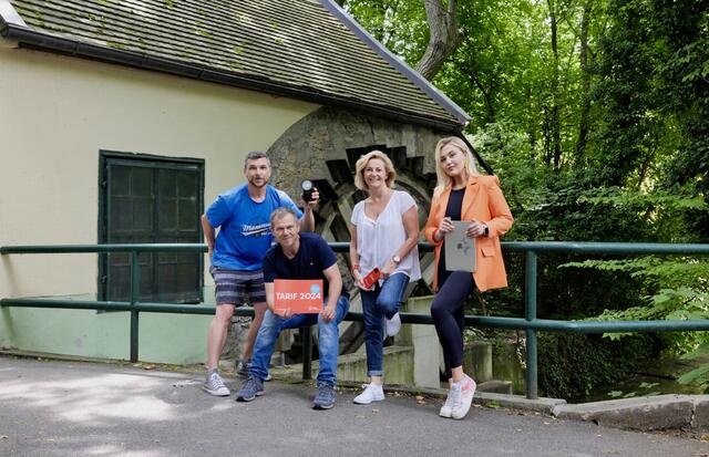 Redakteur Thomas Santrucek, Geschäftsstellenleiter Johannes Keinrath, Werbeberaterin Gertrude Peysteiner und Producerin Edina Besic. | Foto: Santrucek