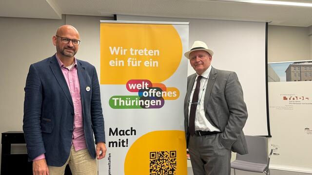 Hermann Weiskopf (re.) mit Rikola-Gunnar Lüttgenau, stellv. Direktor der Stiftung Gedenkstätte Buchenwald | Foto: AVG Filmproduktion: