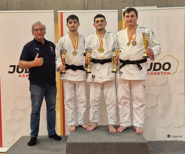 Von links: Trainer Erich Pachoinig, Batuchan Jusupov, Akraman Jusupov, Jürgen Rossman | Foto: Privat