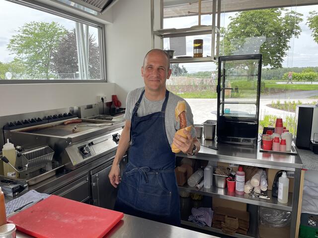 Auf ein Wiener Würstel in Tulln. | Foto: Pricken